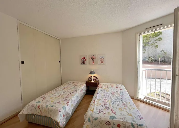 T3 Avec Terrasse Et Garage Proche - Saint-raphael - Fr-1-226a-146 Lägenhet *